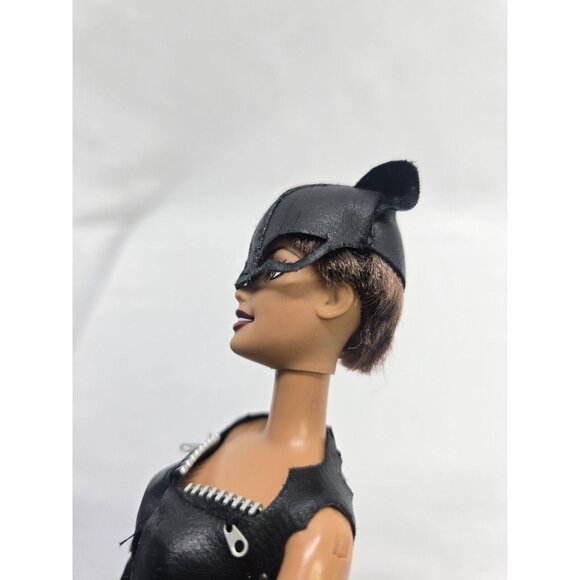 Barbie DC Comics Halle Berry Catwoman Fashion Doll - Picture 4 of 11